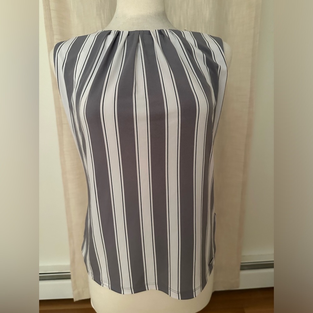 Calvin Klein Gray Striped Top 👚🤍🌟